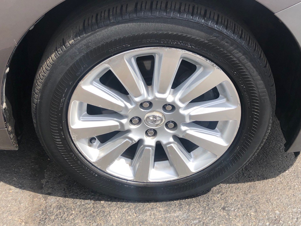 2011 Toyota Sienna Image 15