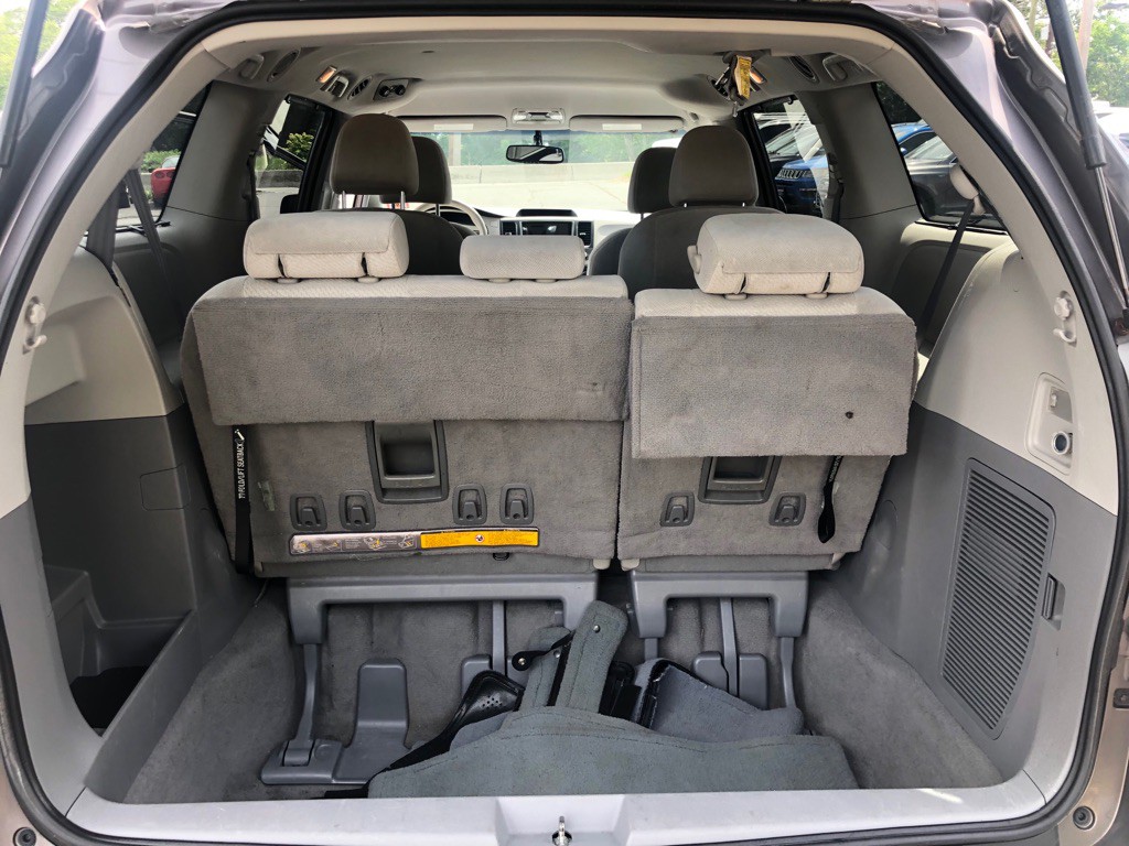 2011 Toyota Sienna Image 29