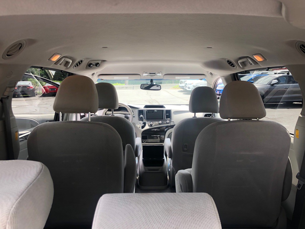 2011 Toyota Sienna Image 30