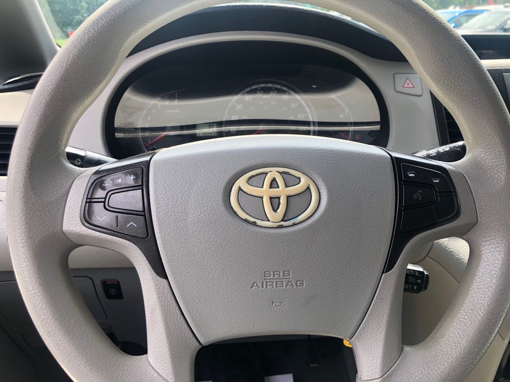 2011 Toyota Sienna Image 37