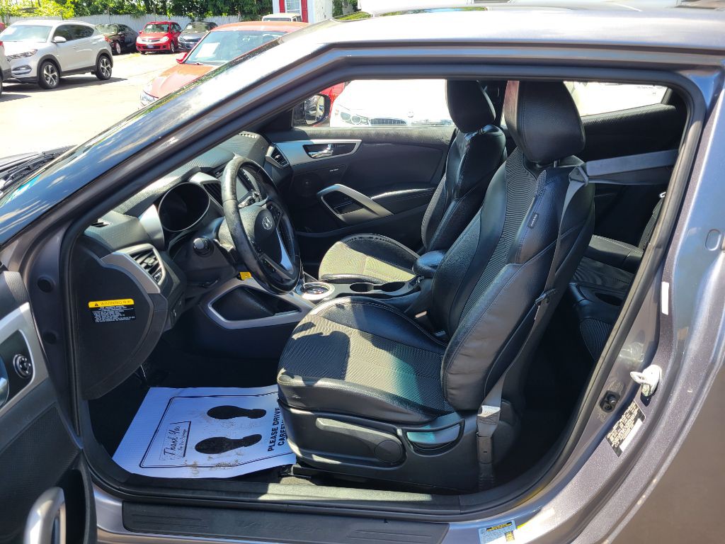 2016 Hyundai Veloster Image 8
