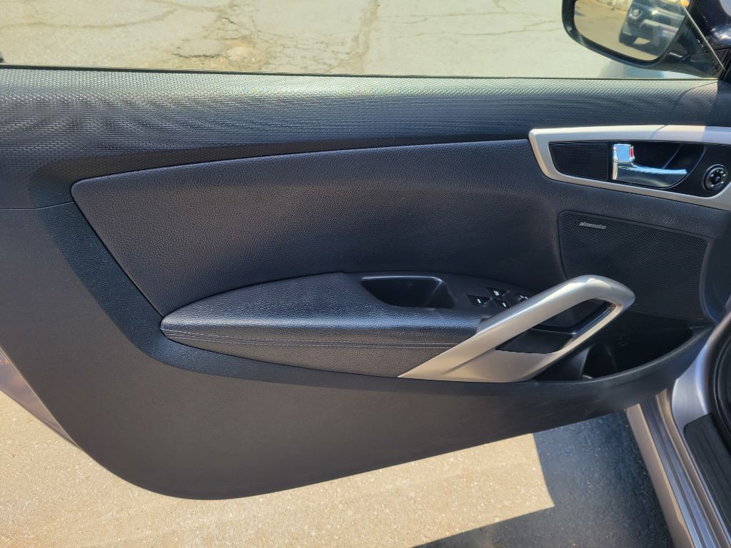 2016 Hyundai Veloster Image 10
