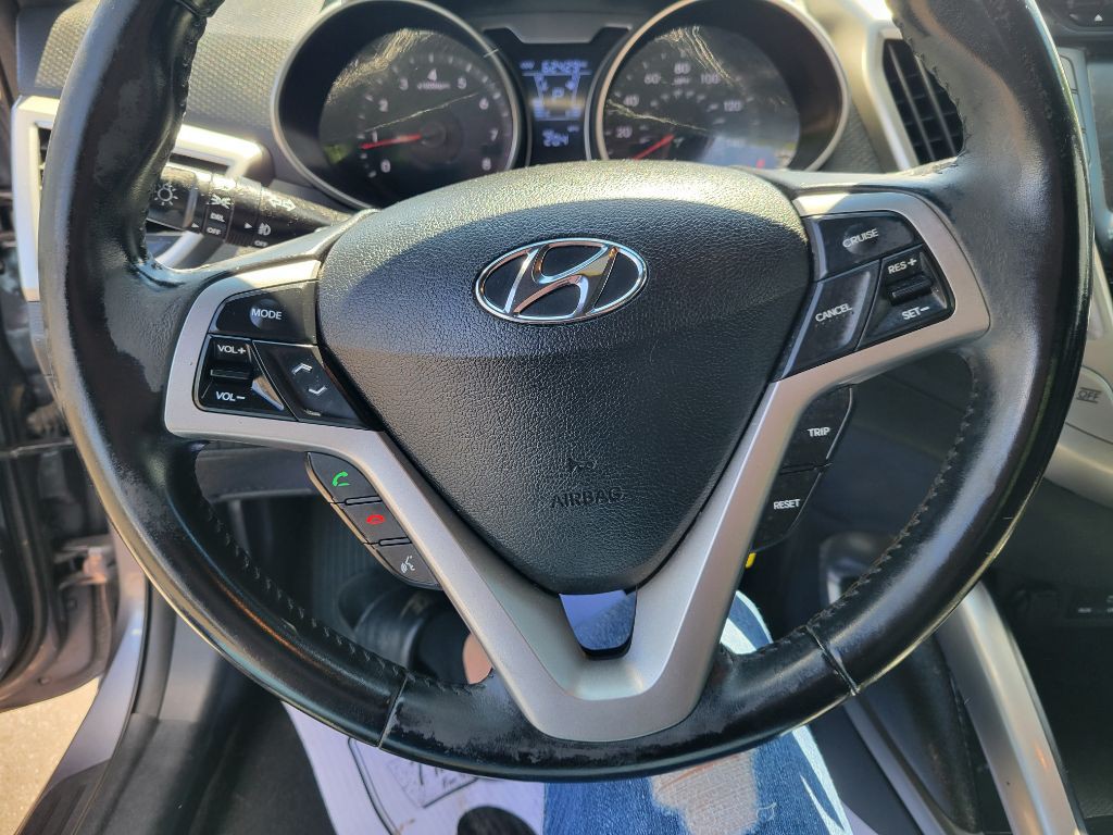 2016 Hyundai Veloster Image 13