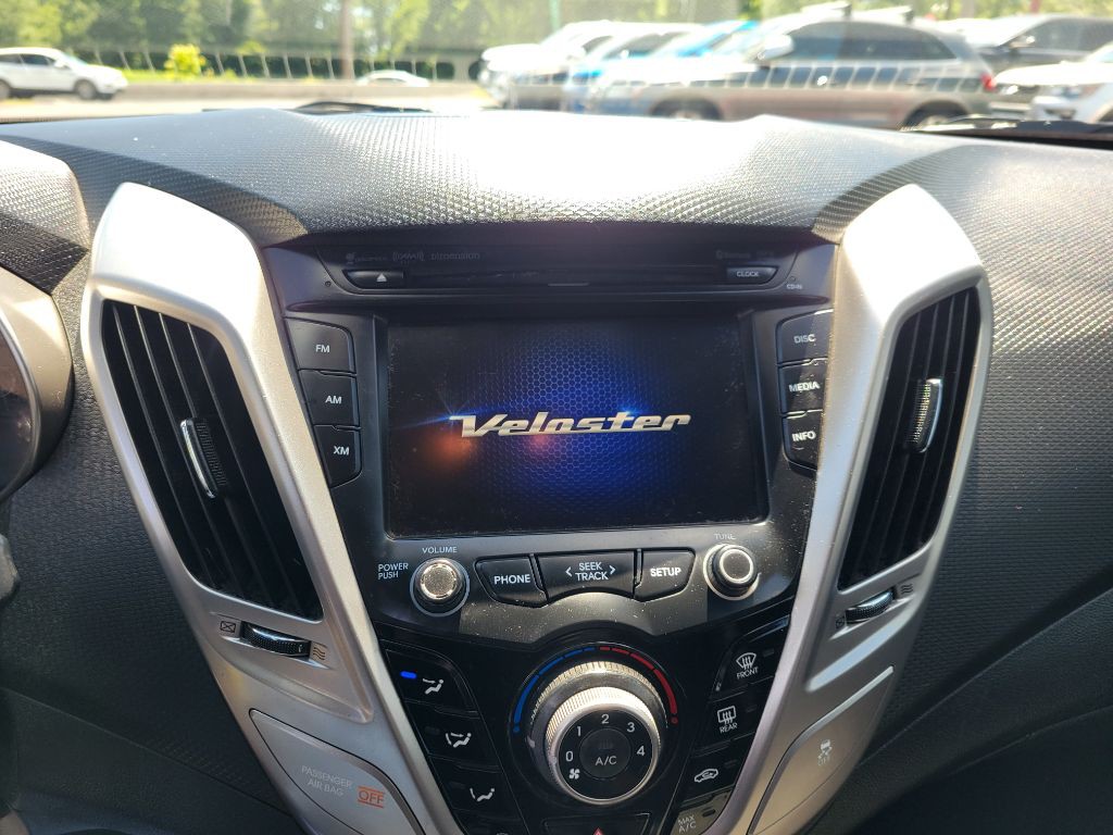 2016 Hyundai Veloster Image 15