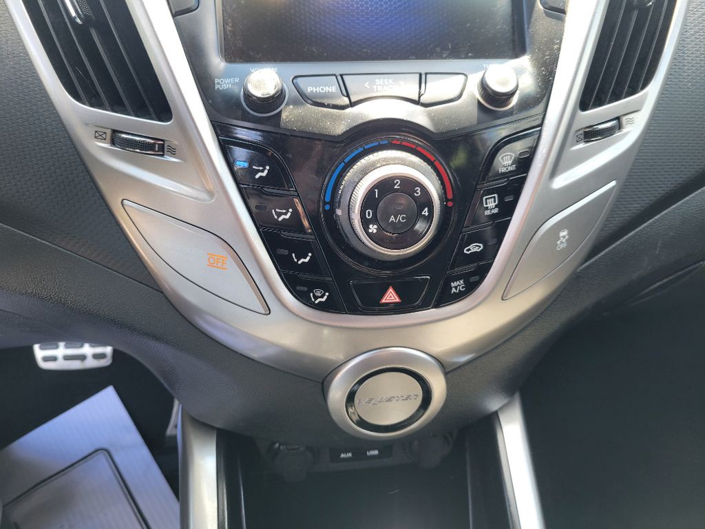 2016 Hyundai Veloster Image 16