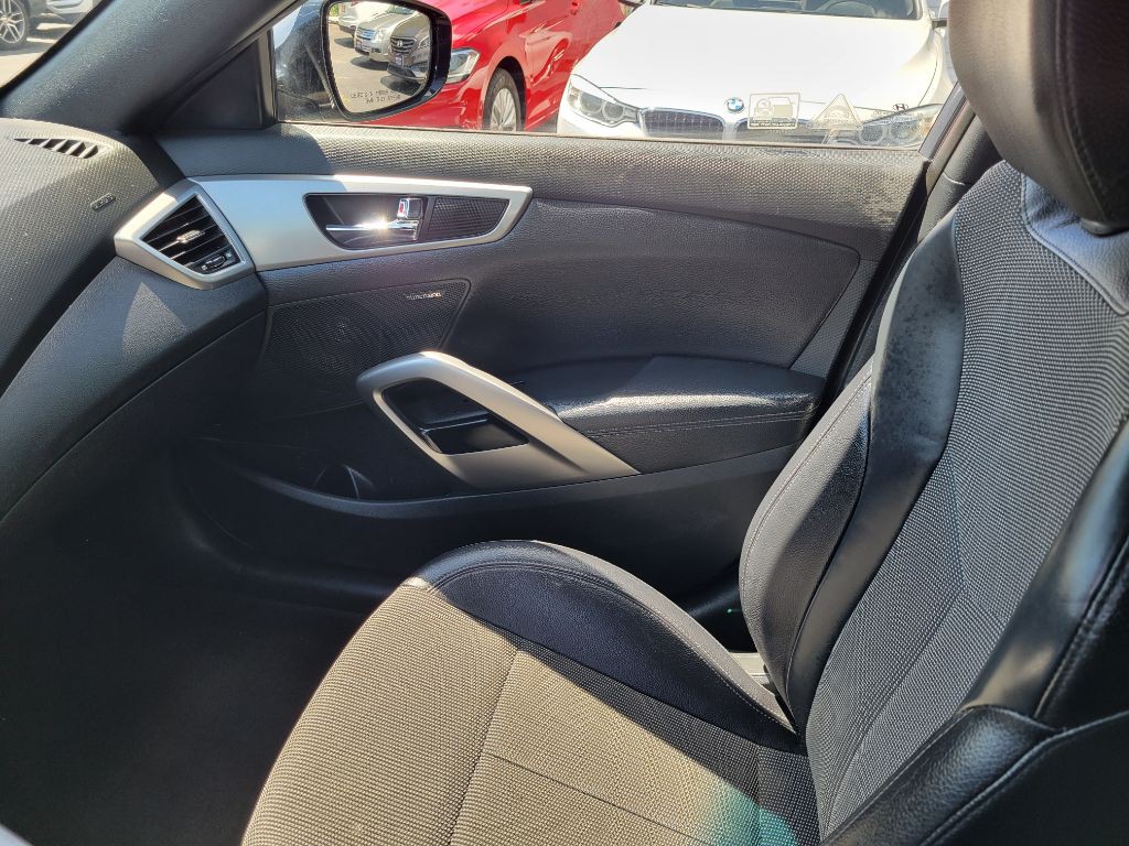 2016 Hyundai Veloster Image 19