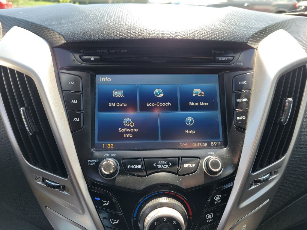 2016 Hyundai Veloster Image 21