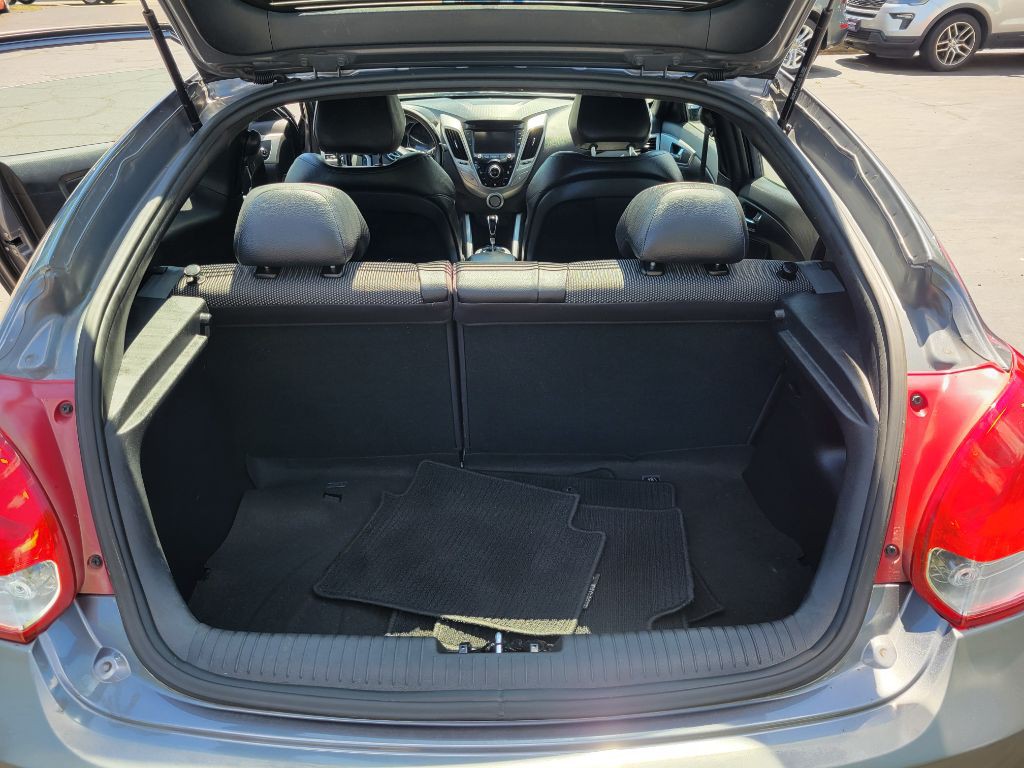 2016 Hyundai Veloster Image 25