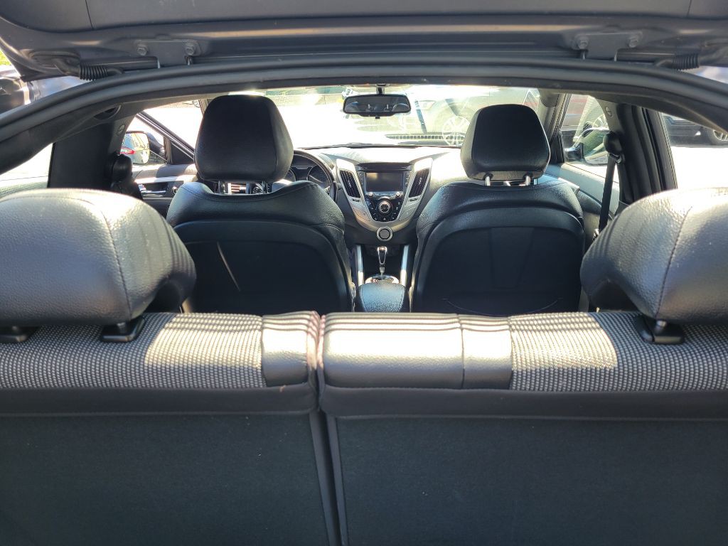 2016 Hyundai Veloster Image 26