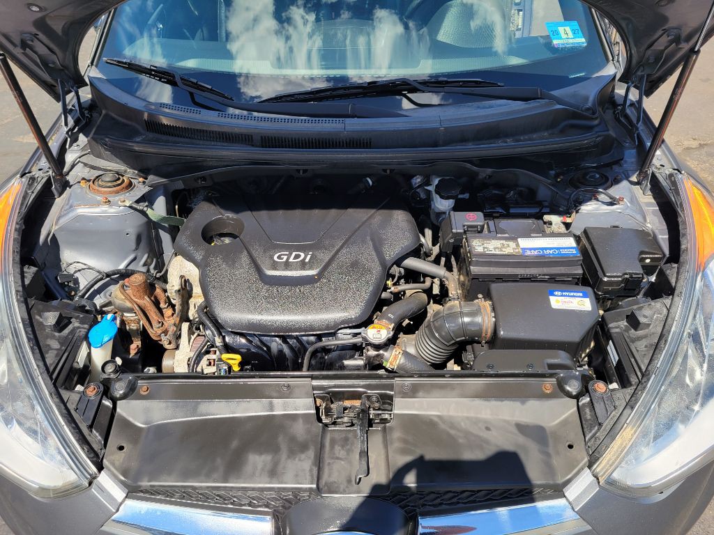 2016 Hyundai Veloster Image 28