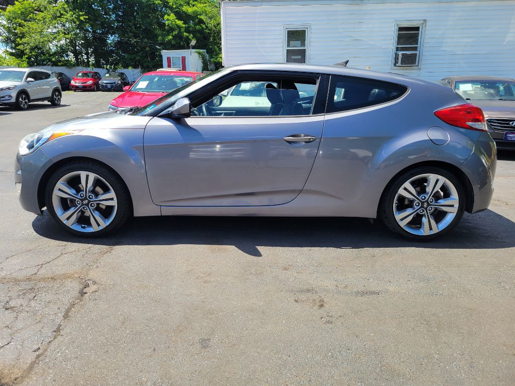 2016 Hyundai Veloster Image 2