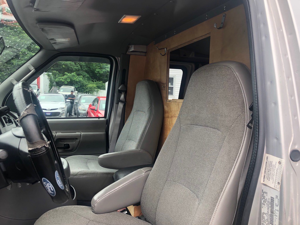 2001 Ford Econoline Image 10