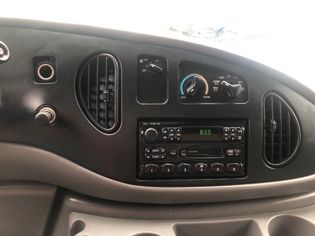 2001 Ford Econoline Image 15
