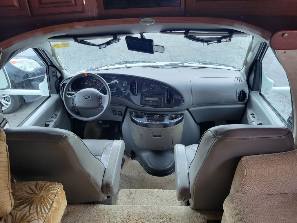 2004 Ford Econoline Image 4
