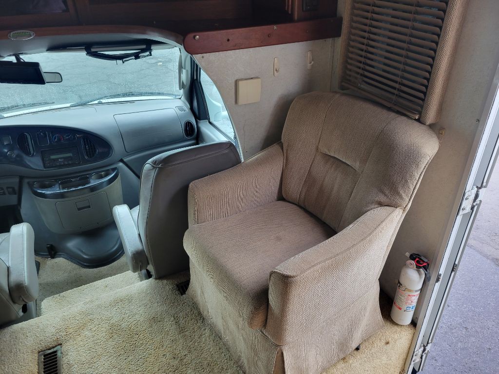 2004 Ford Econoline Image 18