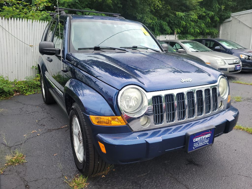 2005 Jeep Liberty Image 2