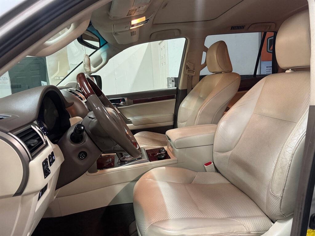 2013 Lexus GX 460 Image 12