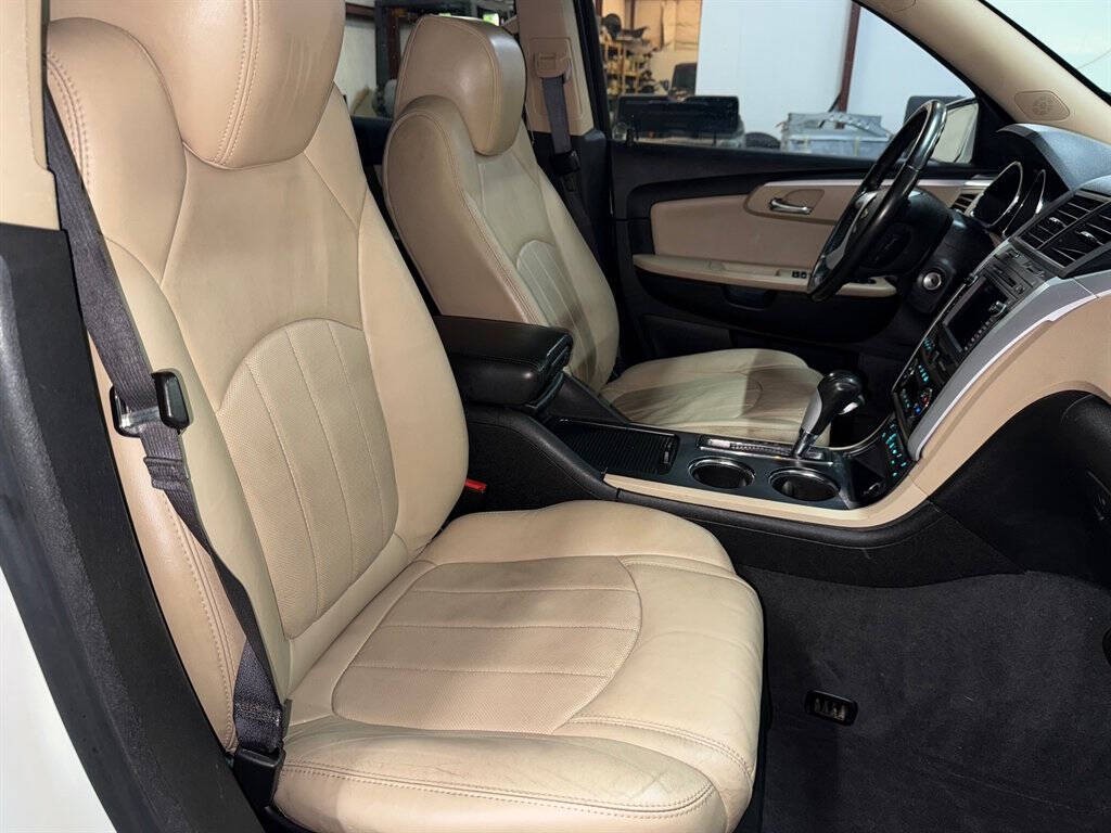 2012 Chevrolet Traverse Image 12