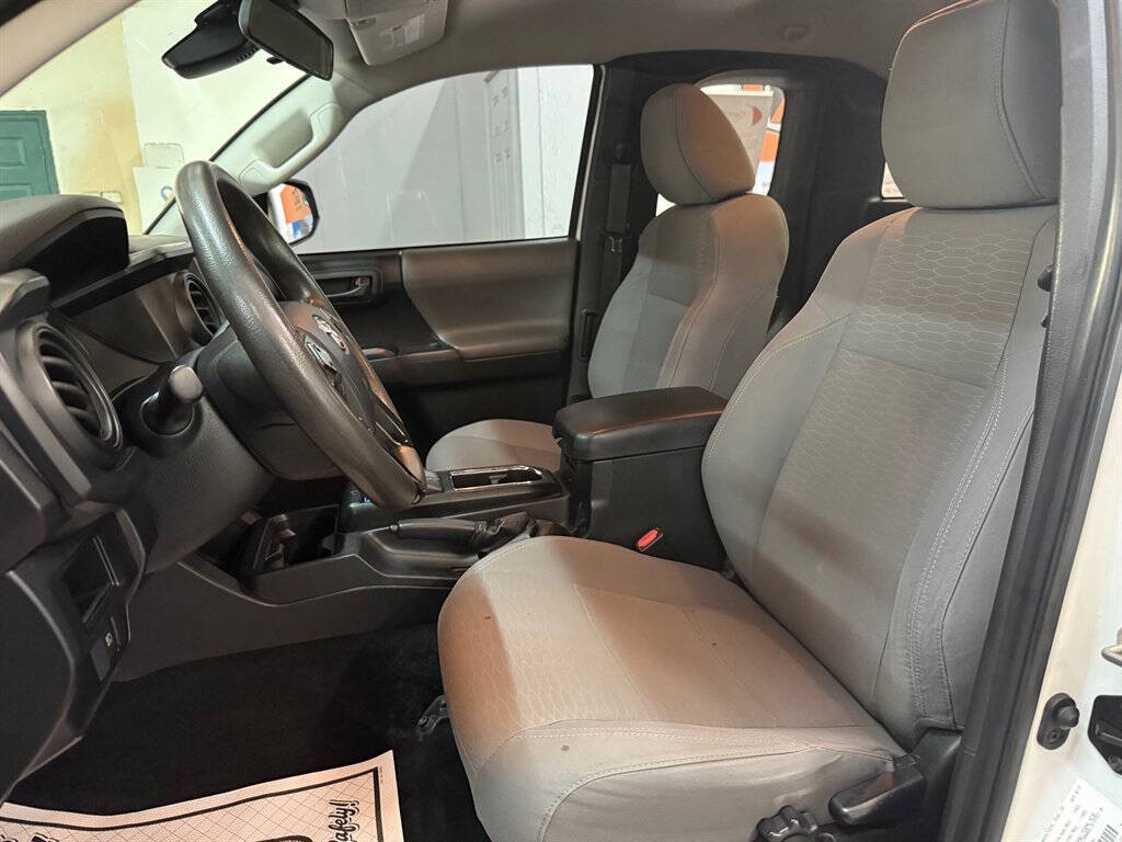 2019 Toyota Tacoma Image 14