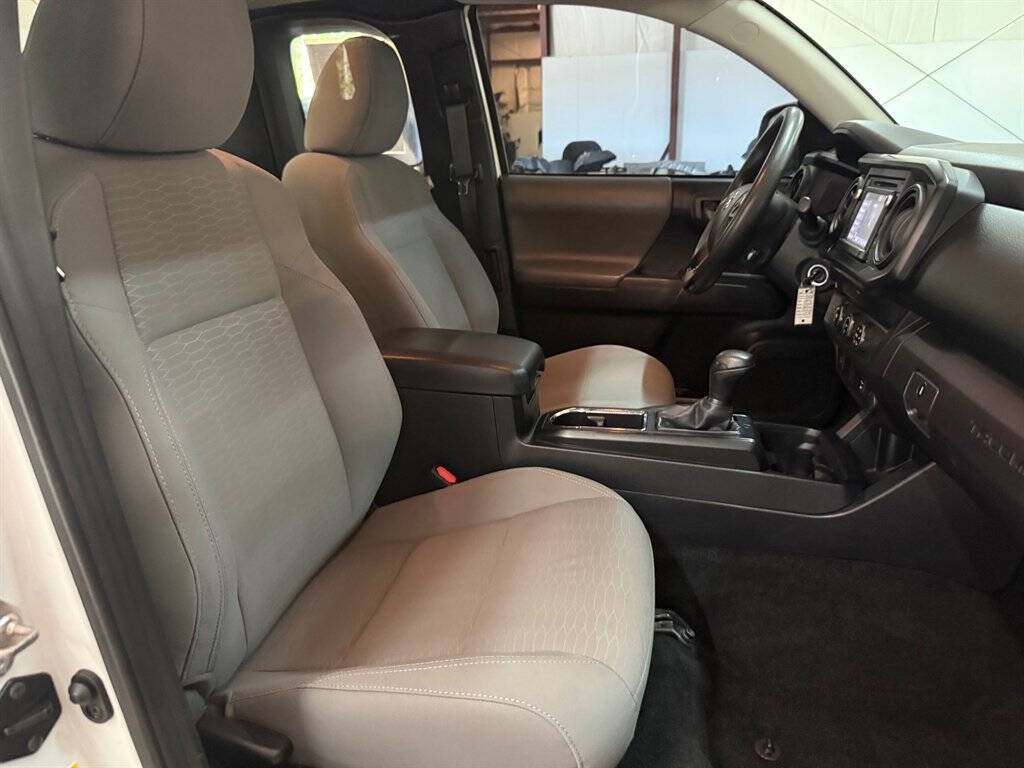 2019 Toyota Tacoma Image 16