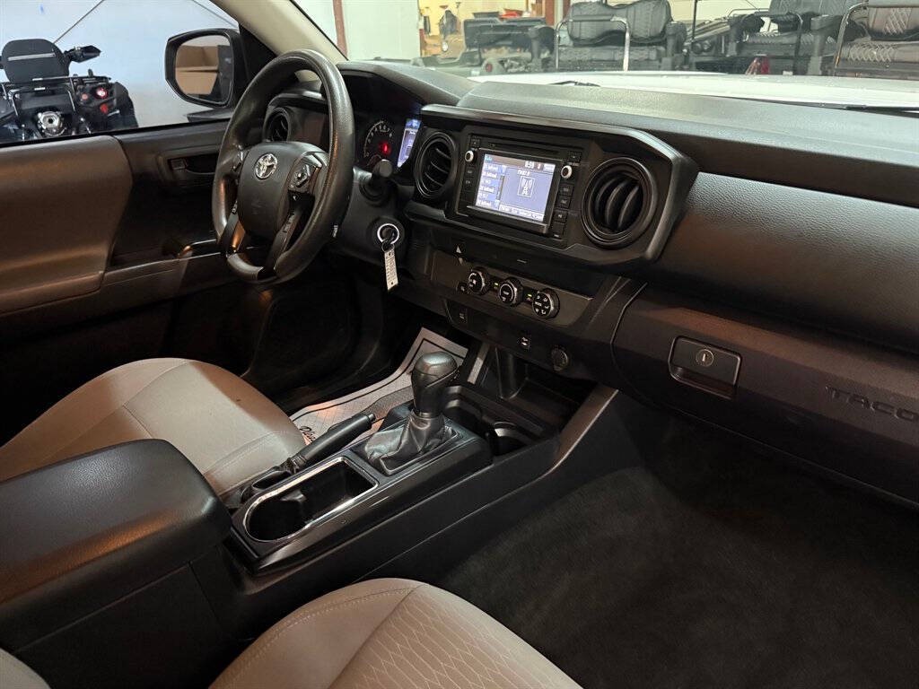 2019 Toyota Tacoma Image 17