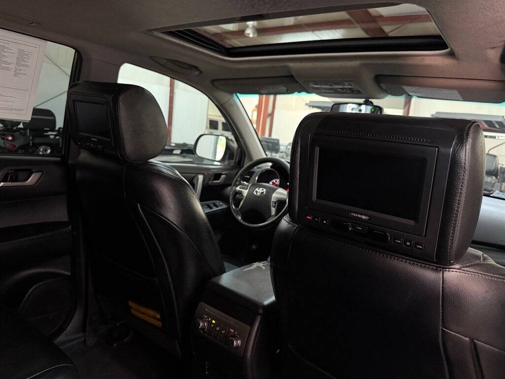 2012 Toyota Highlander Image 19