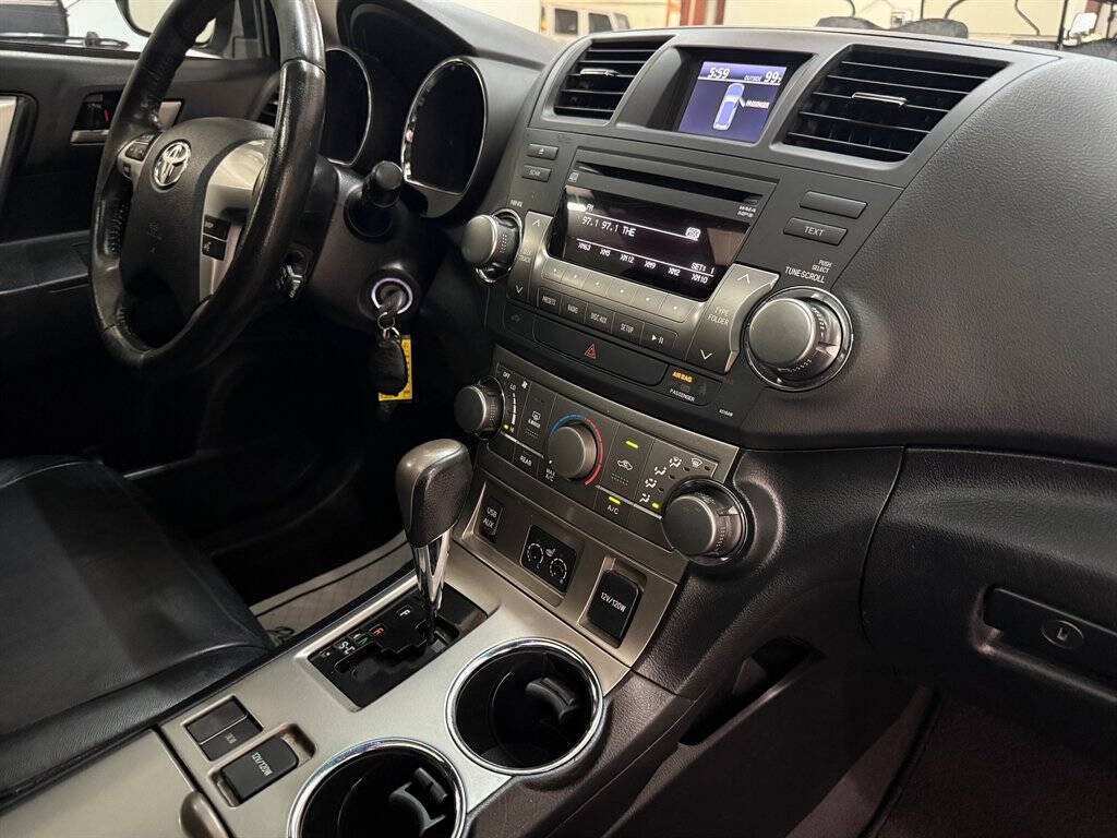 2012 Toyota Highlander Image 22
