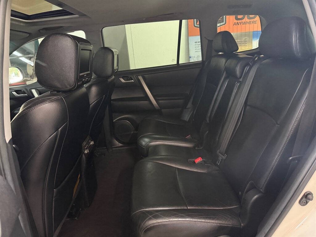 2012 Toyota Highlander Image 16