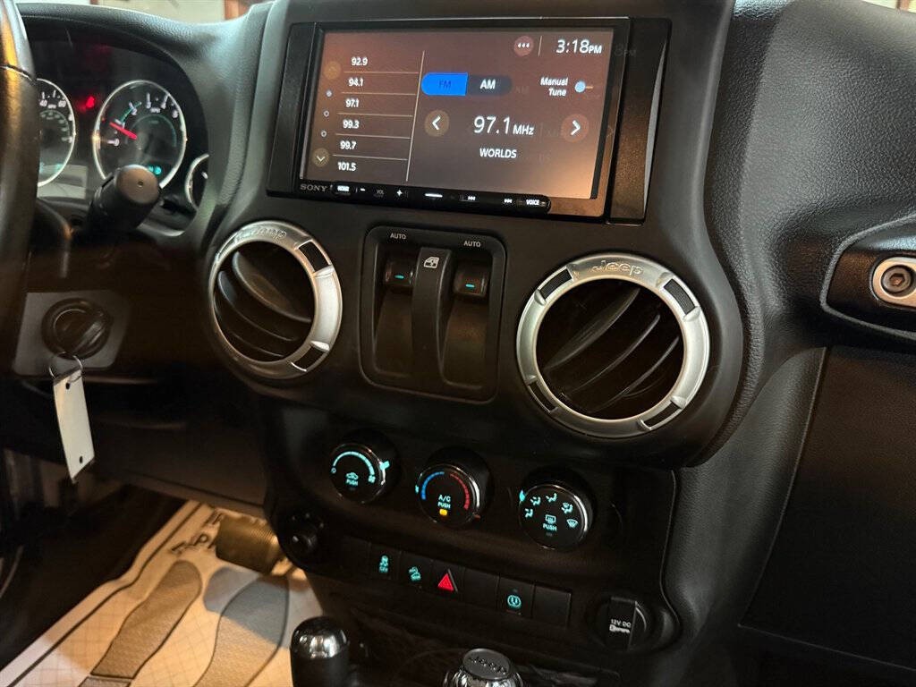 2017 Jeep Wrangler Image 16