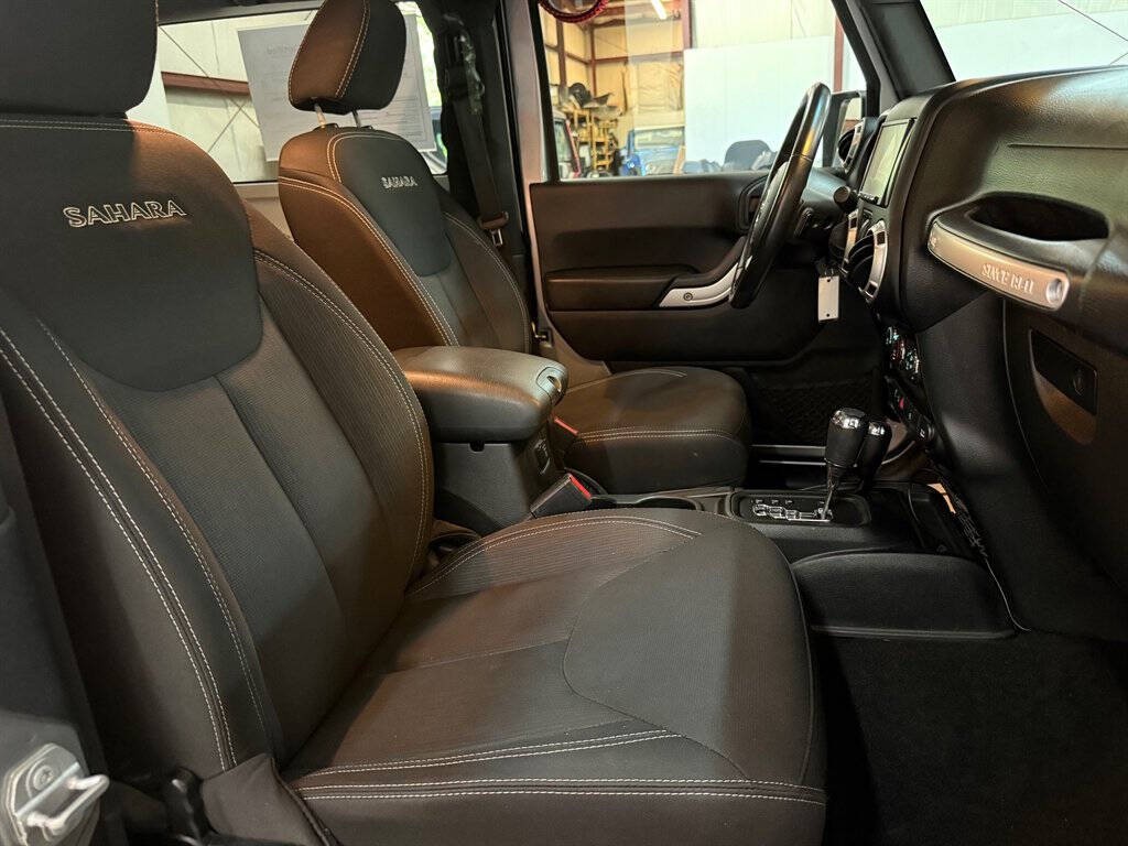 2017 Jeep Wrangler Image 17