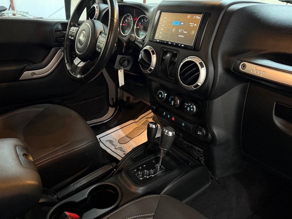 2017 Jeep Wrangler Image 18