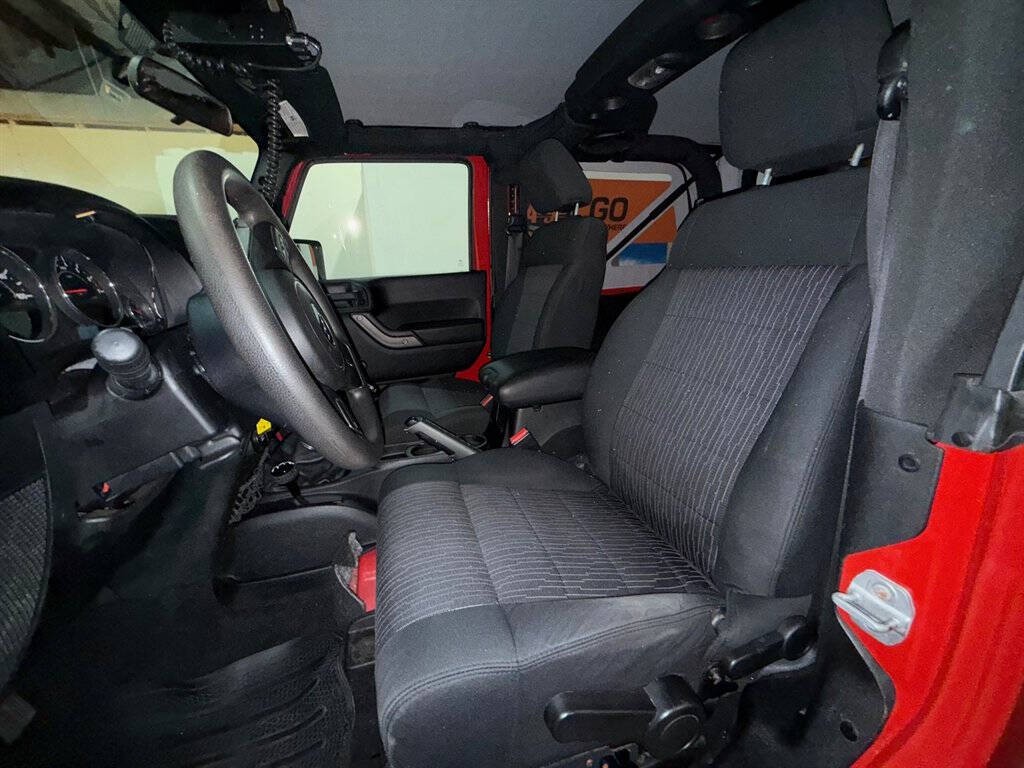 2011 Jeep Wrangler Image 16