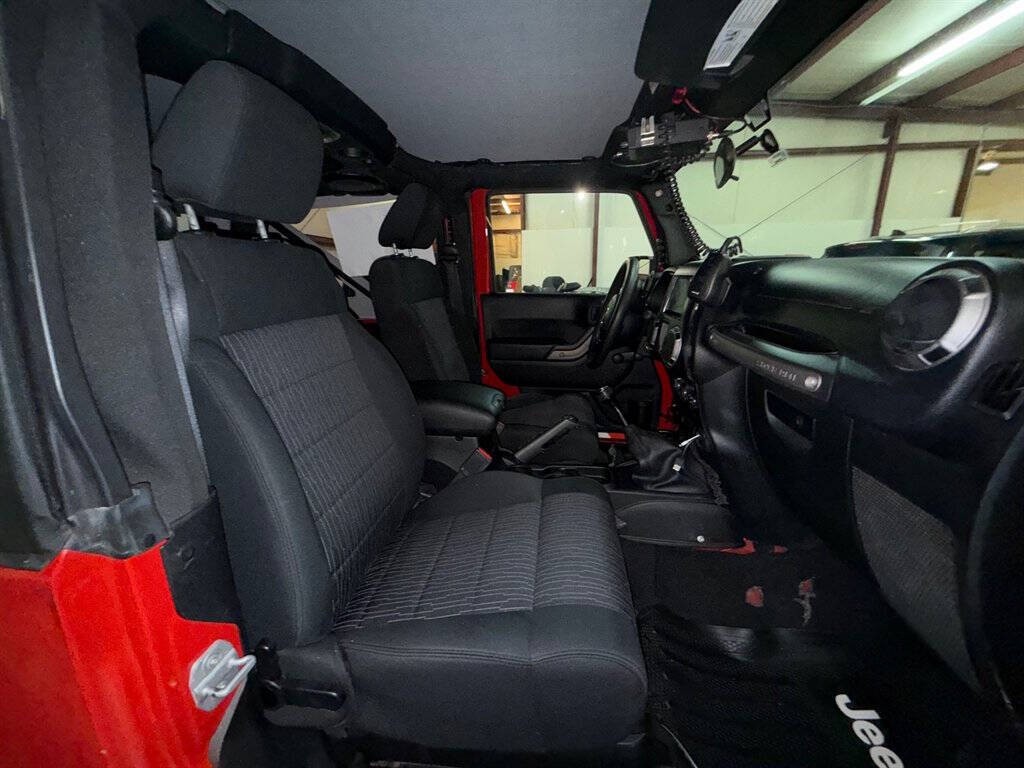 2011 Jeep Wrangler Image 18