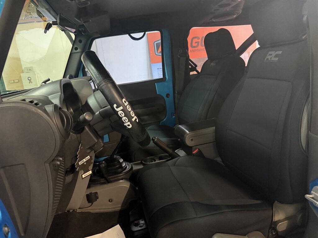 2010 Jeep Wrangler Image 12