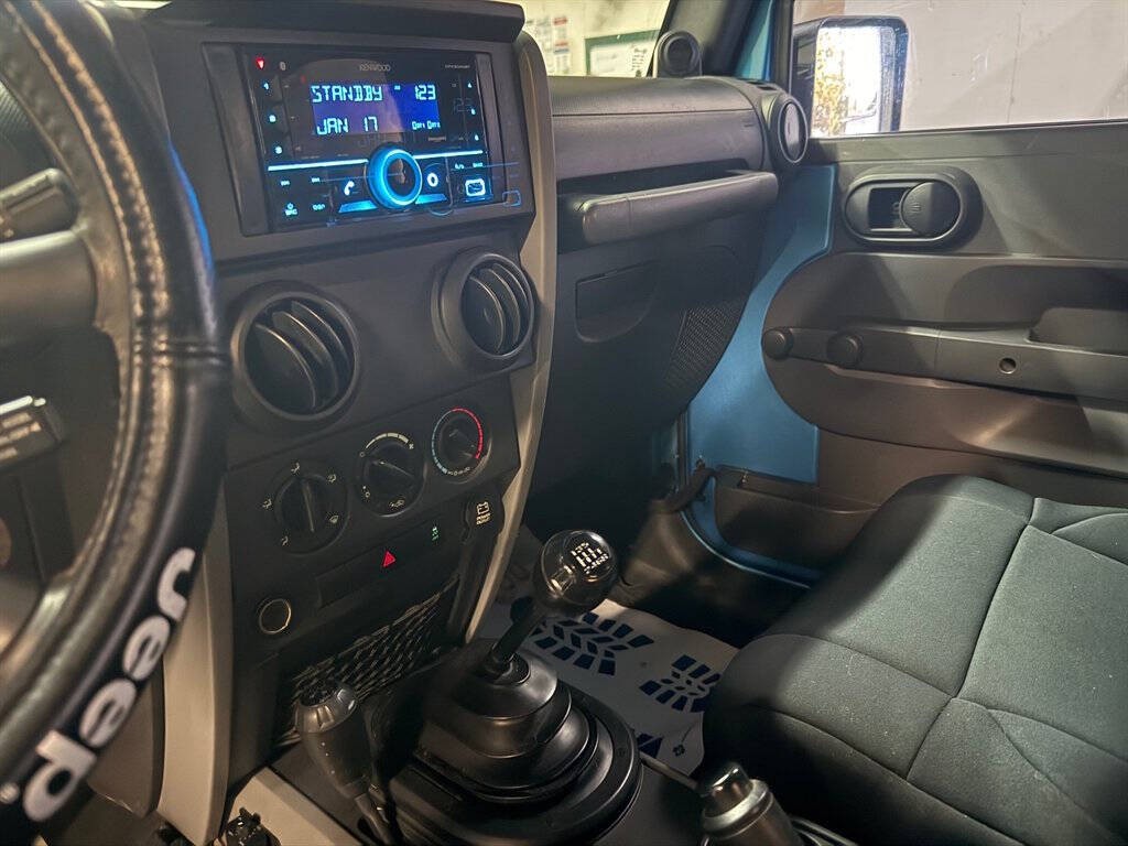 2010 Jeep Wrangler Image 13