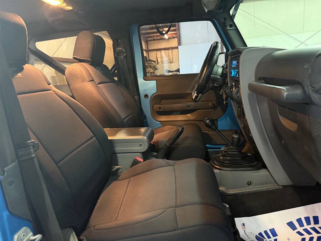 2010 Jeep Wrangler Image 14