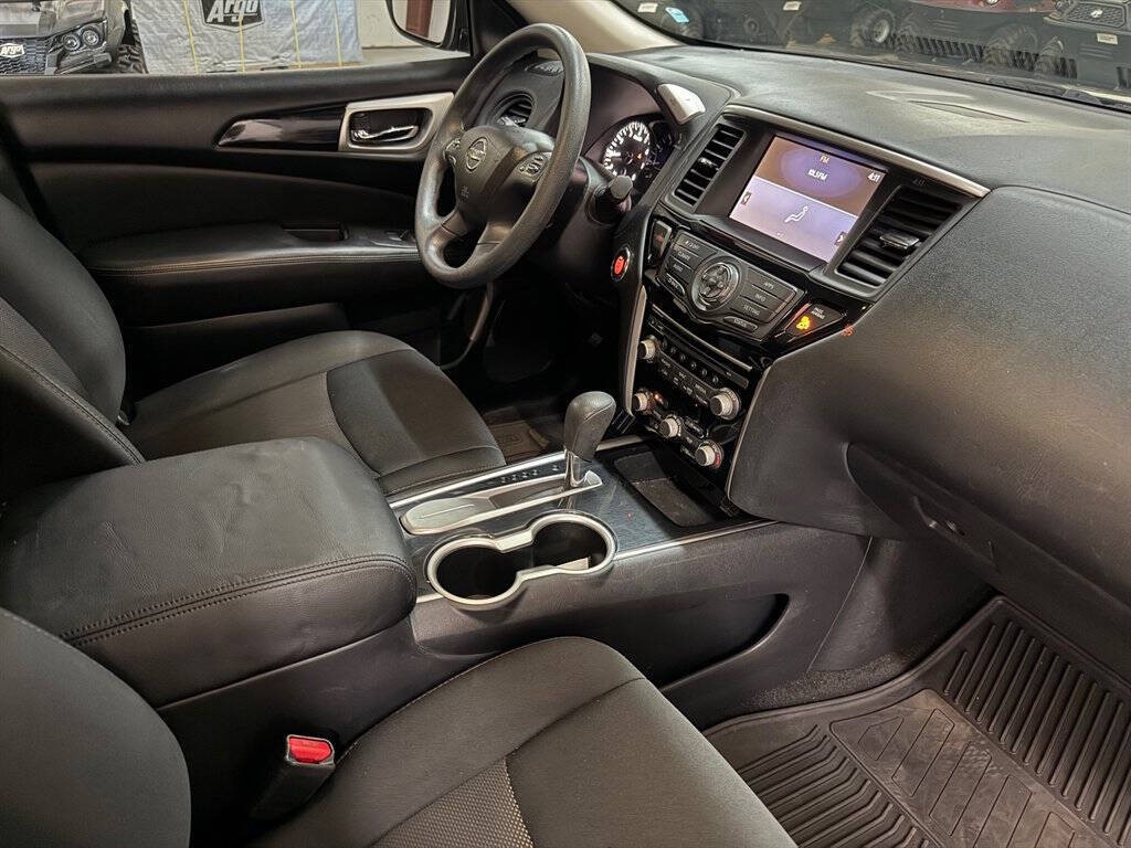 2020 Nissan Pathfinder Image 16