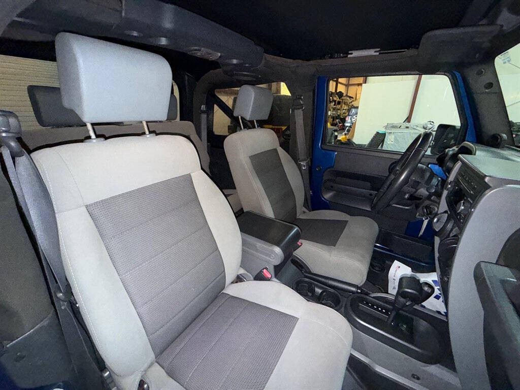 2010 Jeep Wrangler Image 9