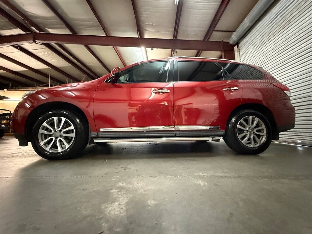2016 Nissan Pathfinder Image 2