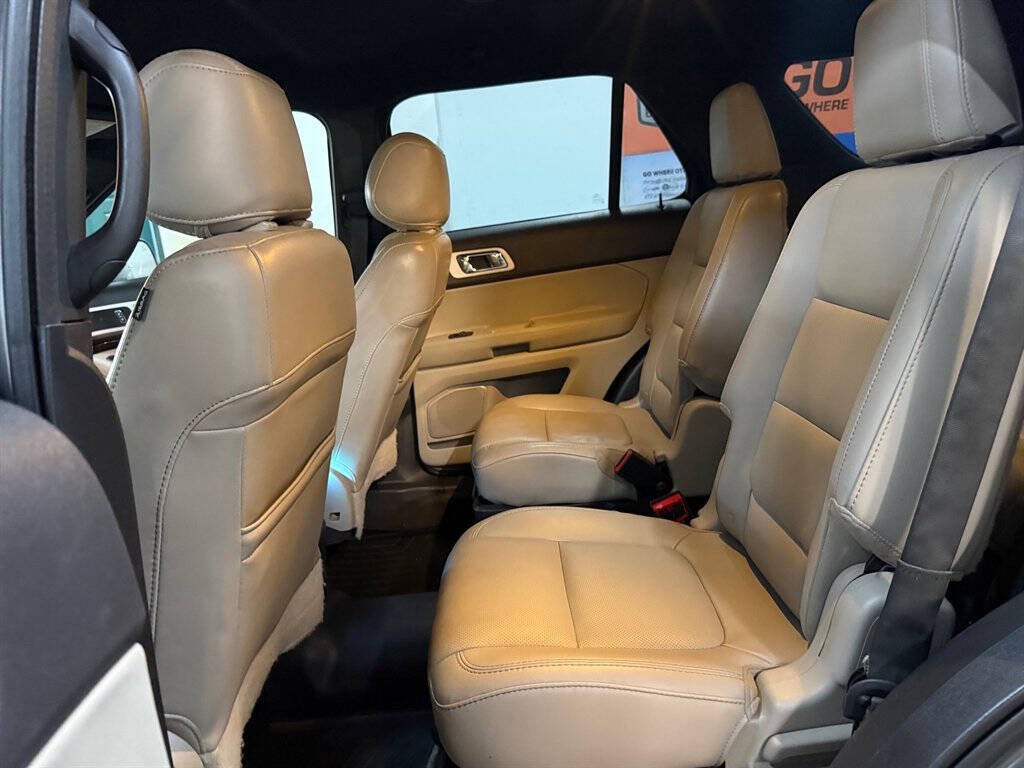 2015 Ford Explorer Image 16