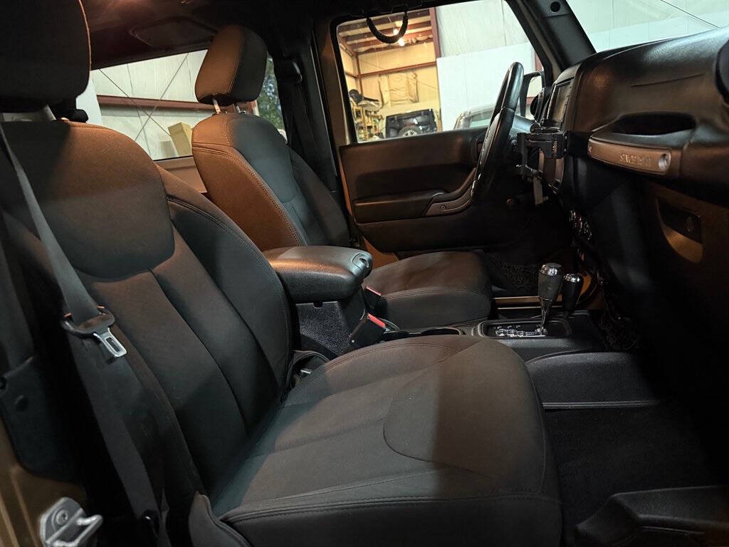 2015 Jeep Wrangler Image 16