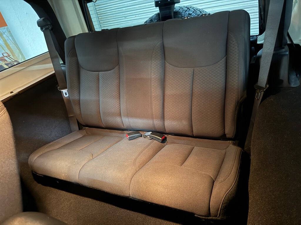 2015 Jeep Wrangler Image 17