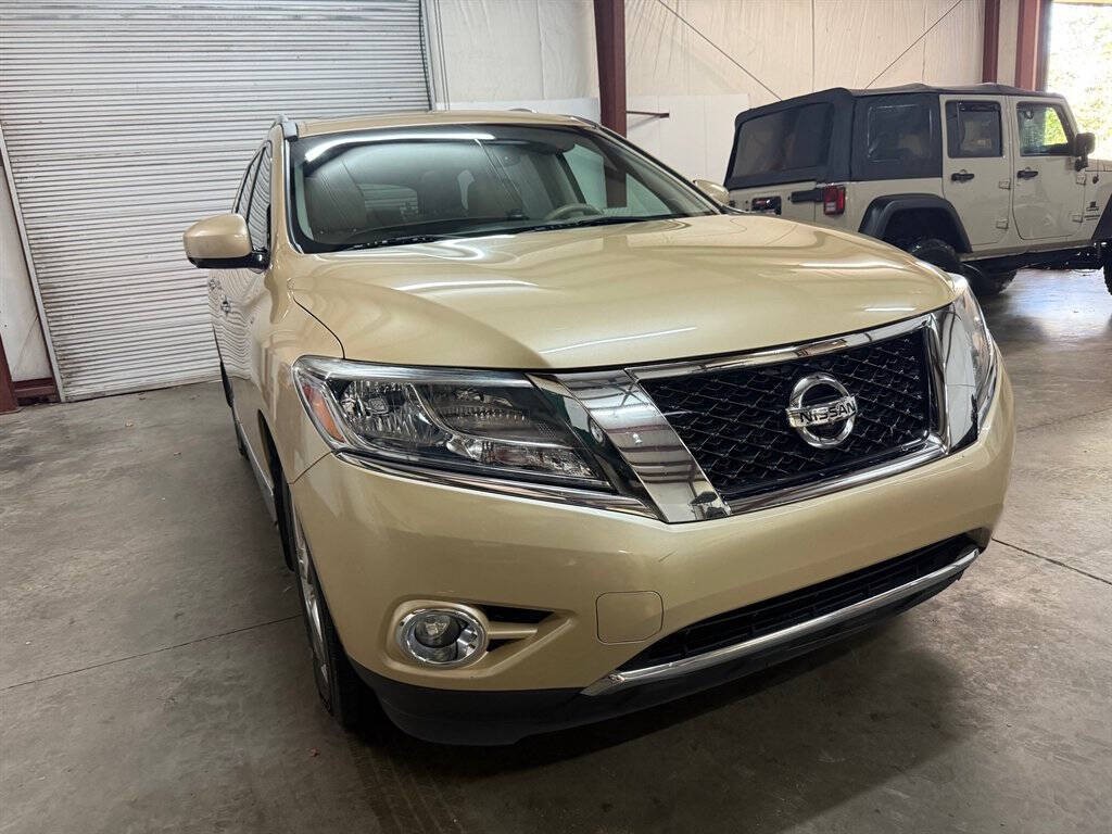 2013 Nissan Pathfinder Image 2