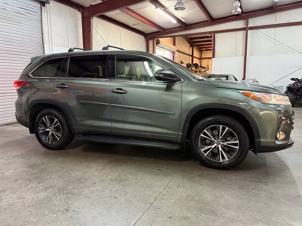 2017 Toyota Highlander Image 10