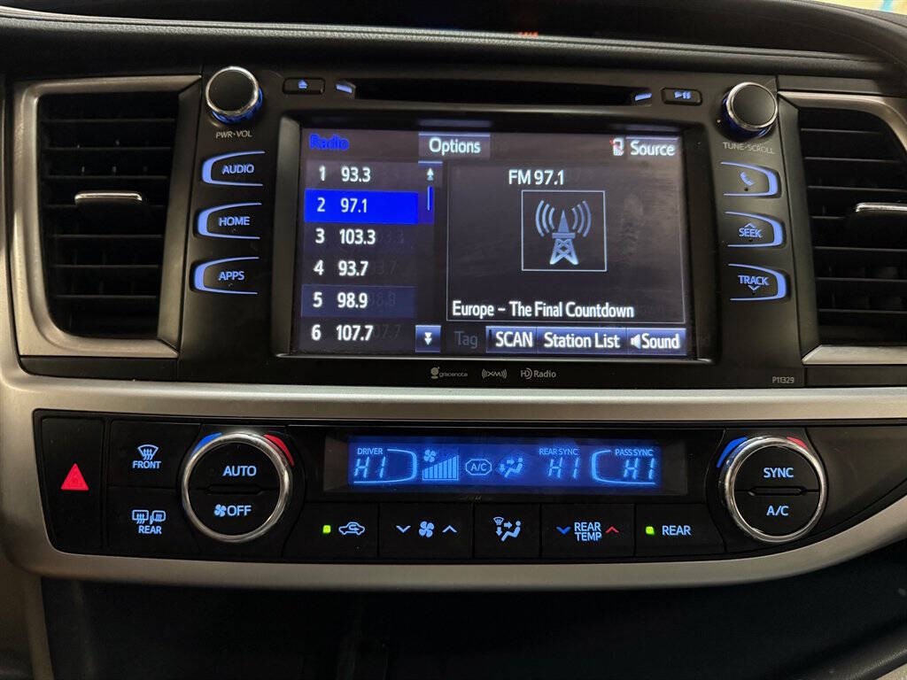 2017 Toyota Highlander Image 12