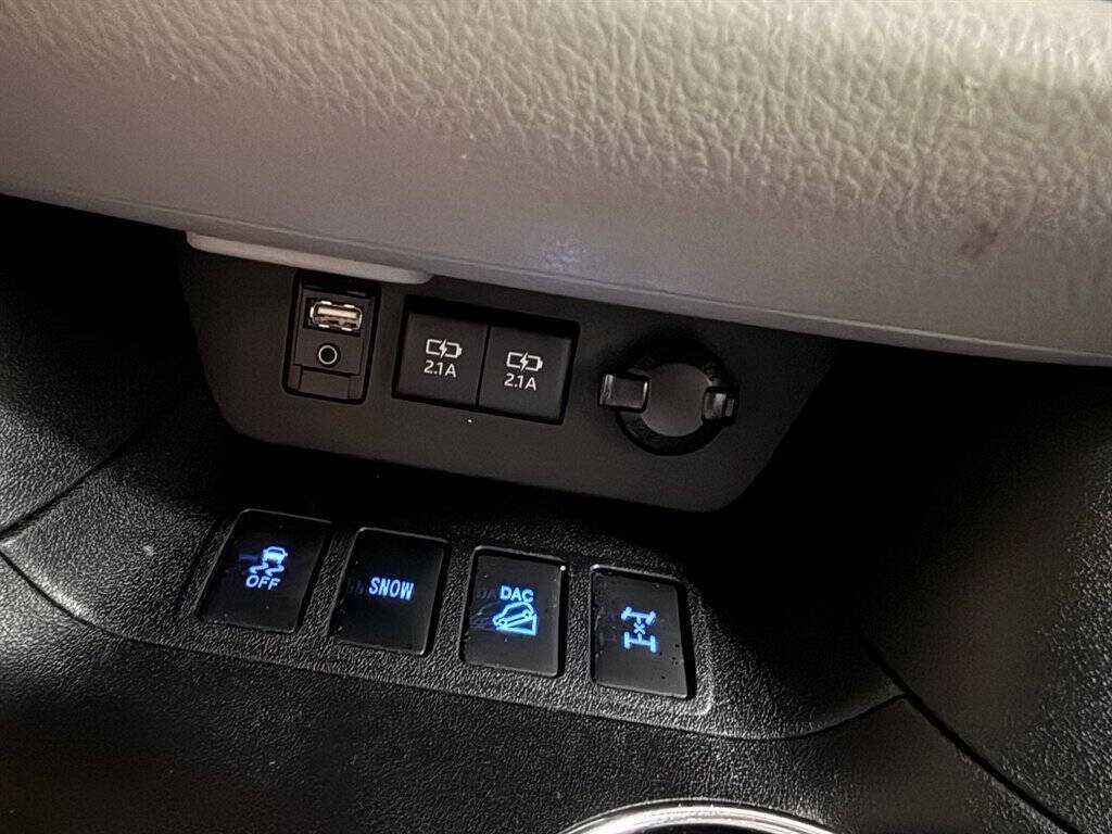 2017 Toyota Highlander Image 14