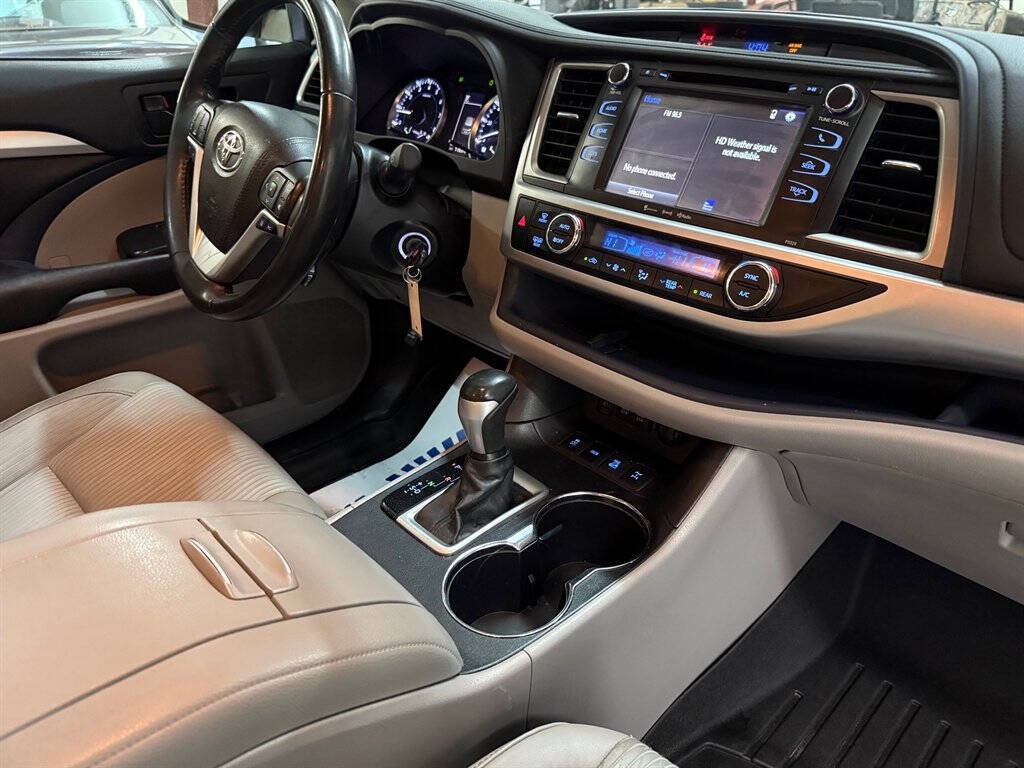 2017 Toyota Highlander Image 15