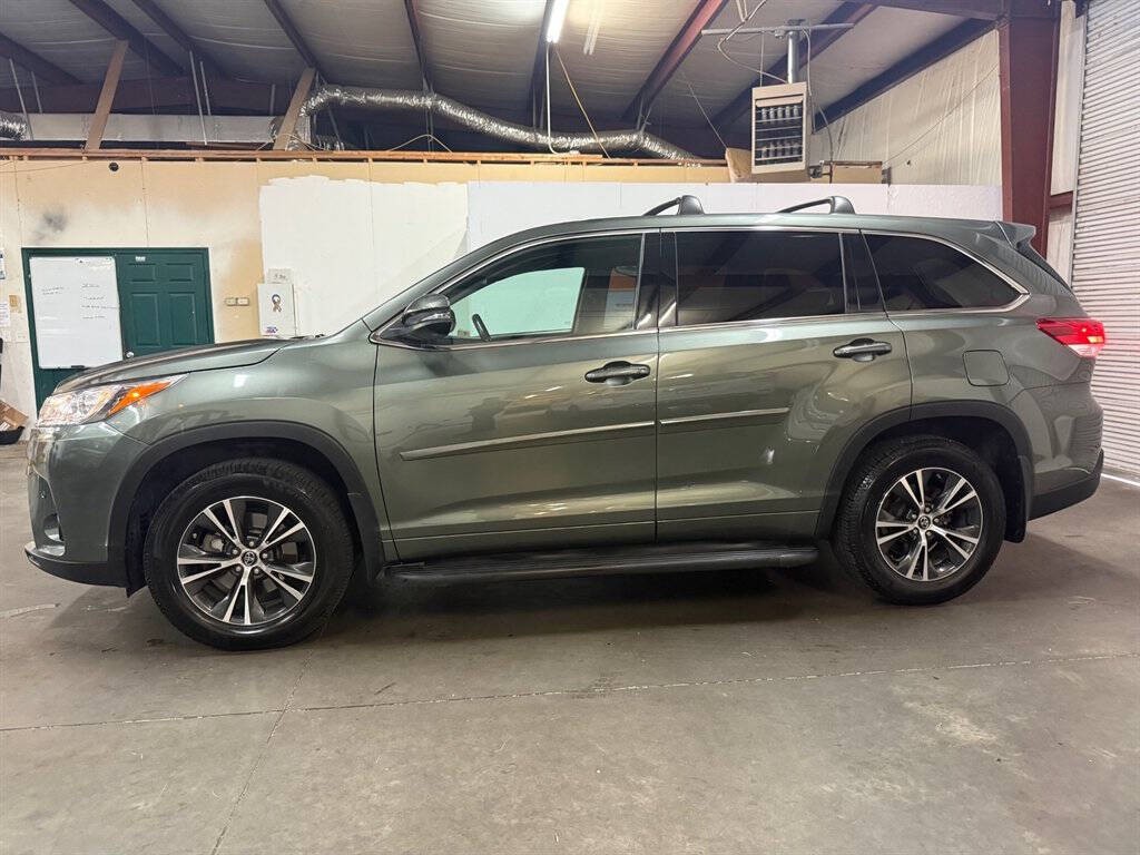 2017 Toyota Highlander Image 8