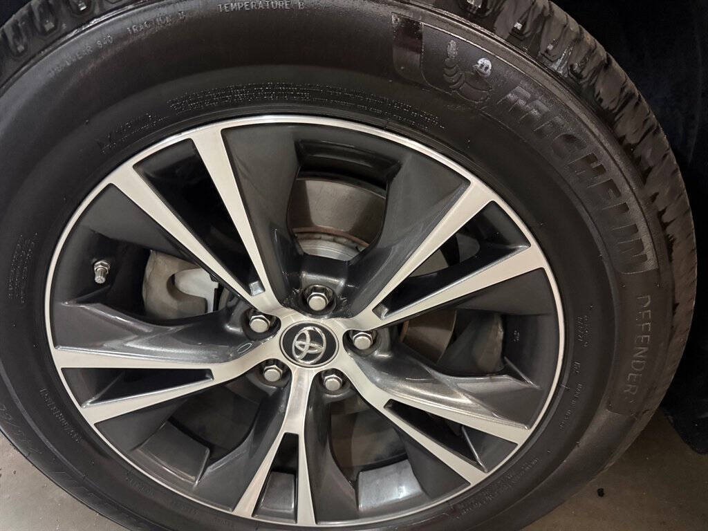 2017 Toyota Highlander Image 9