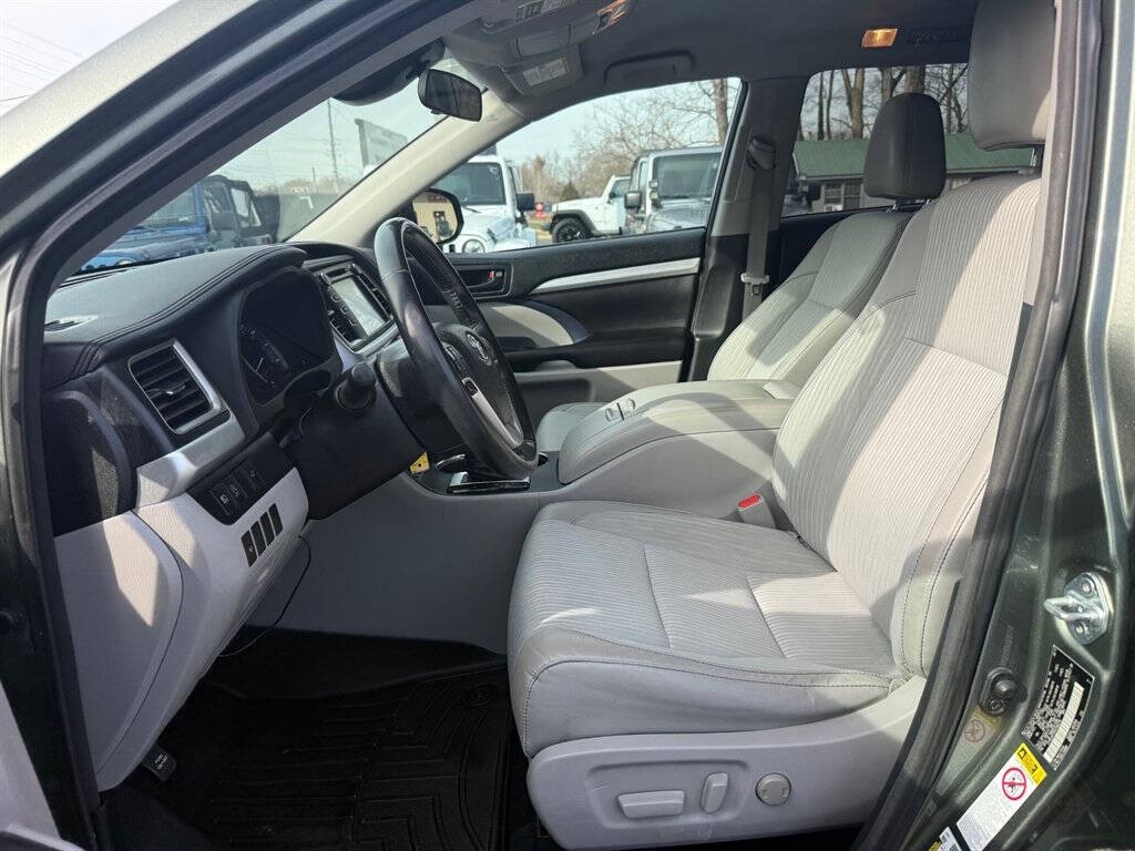 2017 Toyota Highlander Image 11